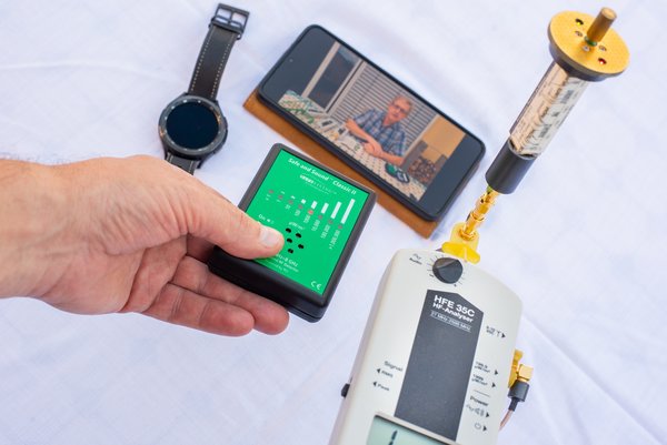 Safe Living Safe & Sound CLASSIC 2 - Detektor Messvergleich mit Handy und Smartwatch